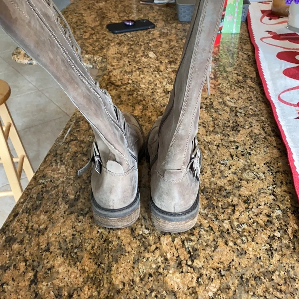 Lucky boots - Picture 3 of 4